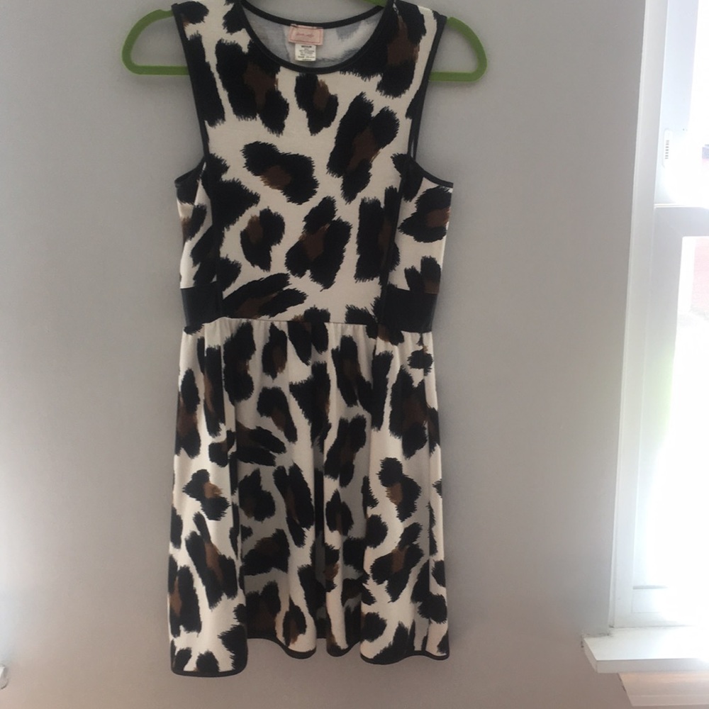 Perfect dress for work or event!